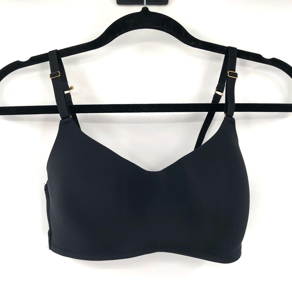 LIVELY Molded Bandeau Bra 32D Black Wireless Bralette Convertible Straps No Wire